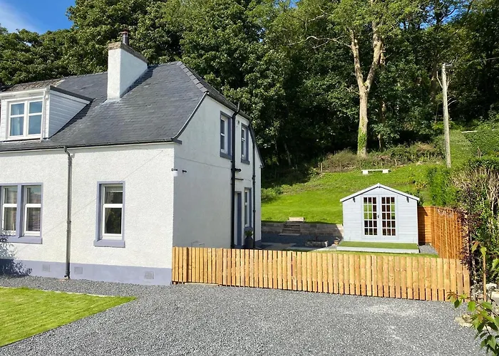 2 Calgow Cottages